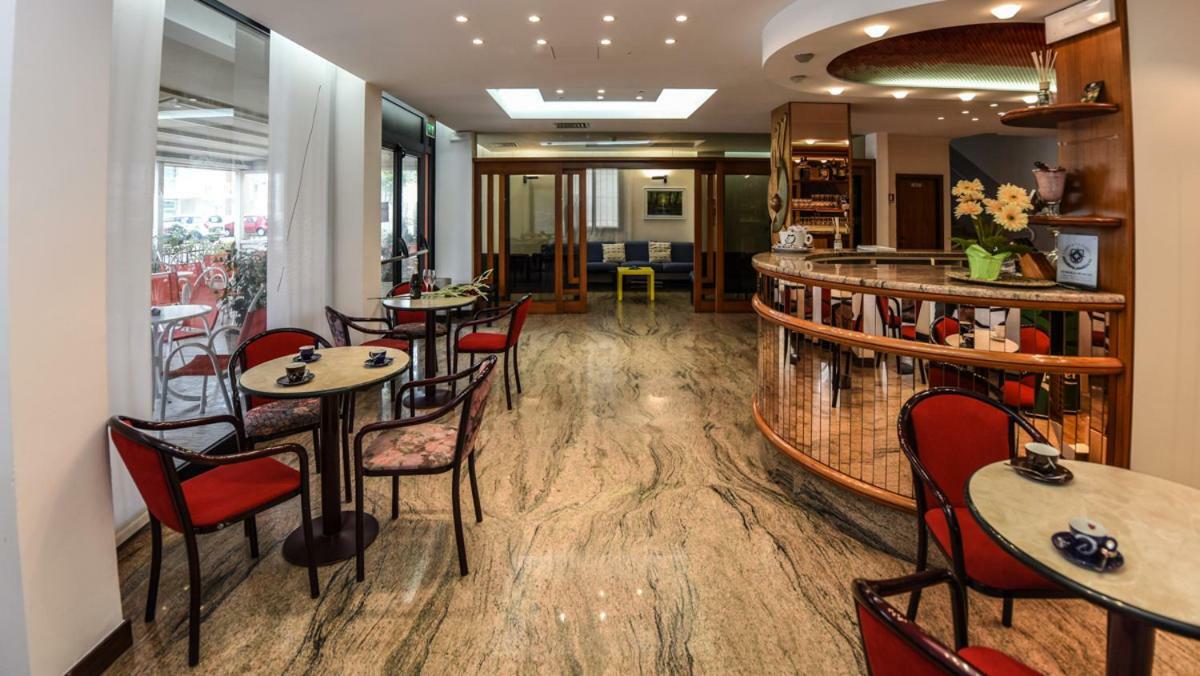 Hotel Caesar Мизано-Адриатико Экстерьер фото