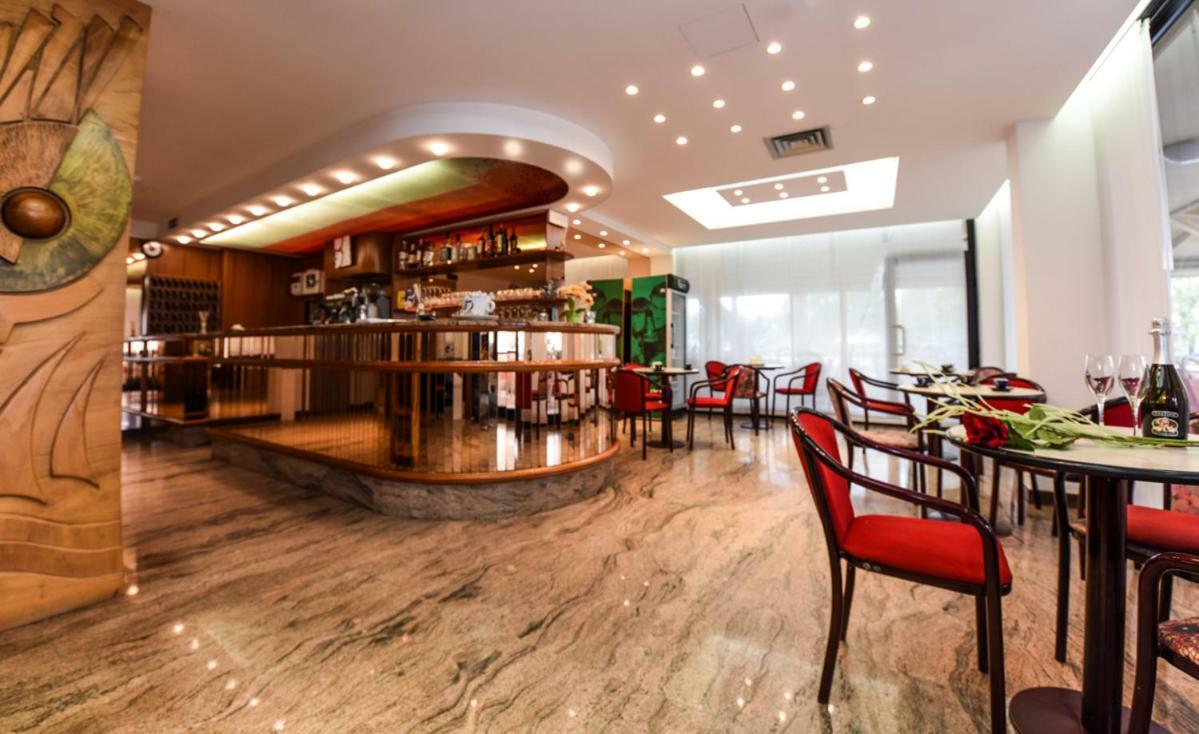 Hotel Caesar Мизано-Адриатико Экстерьер фото